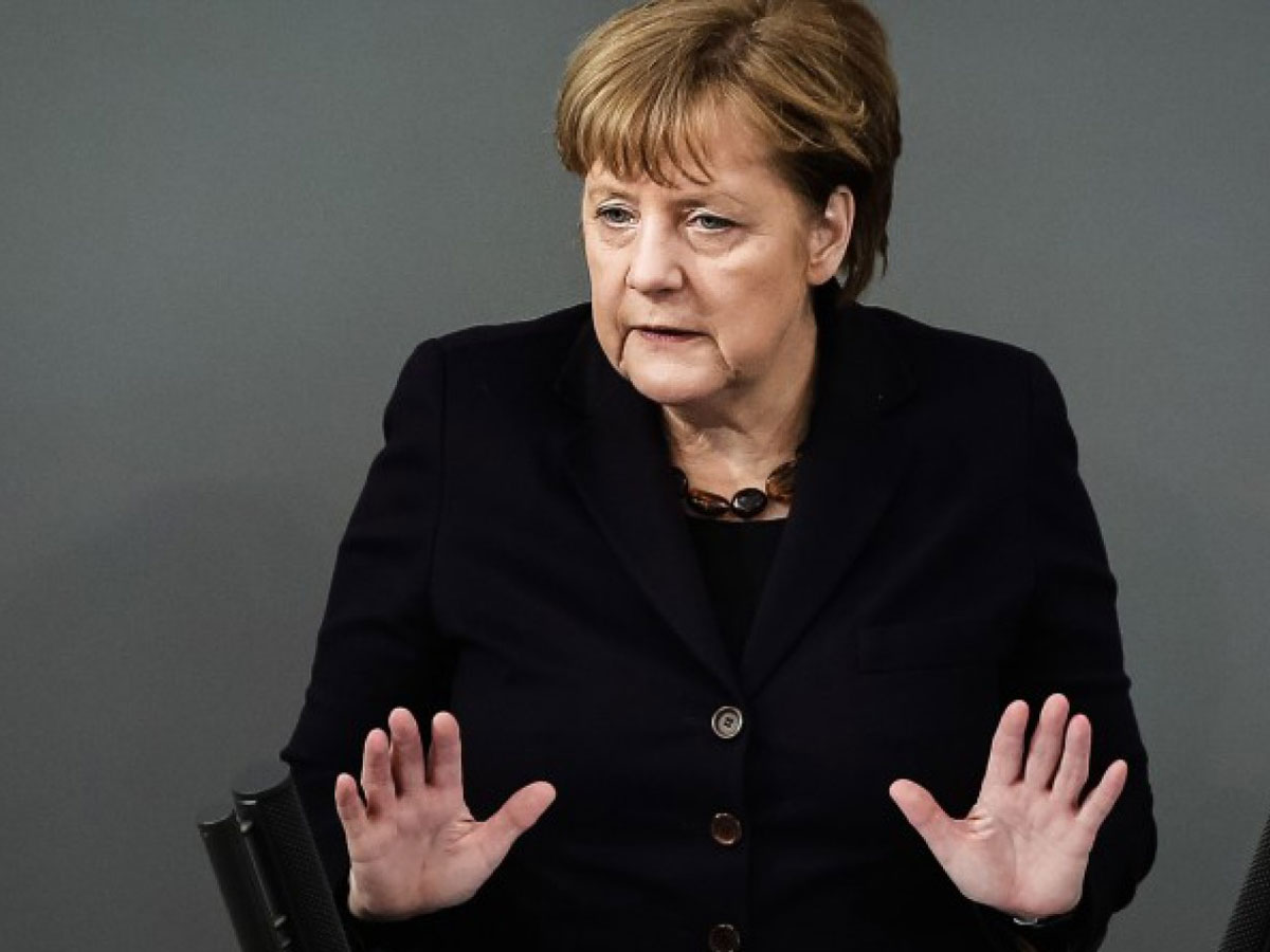 Президент Германии лично передал Меркель уведомление об отставке