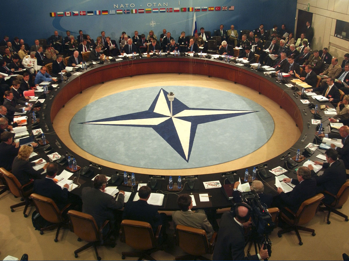 Простота хуже воровства, или как «полезные патриоты» помогали расширению НАТО